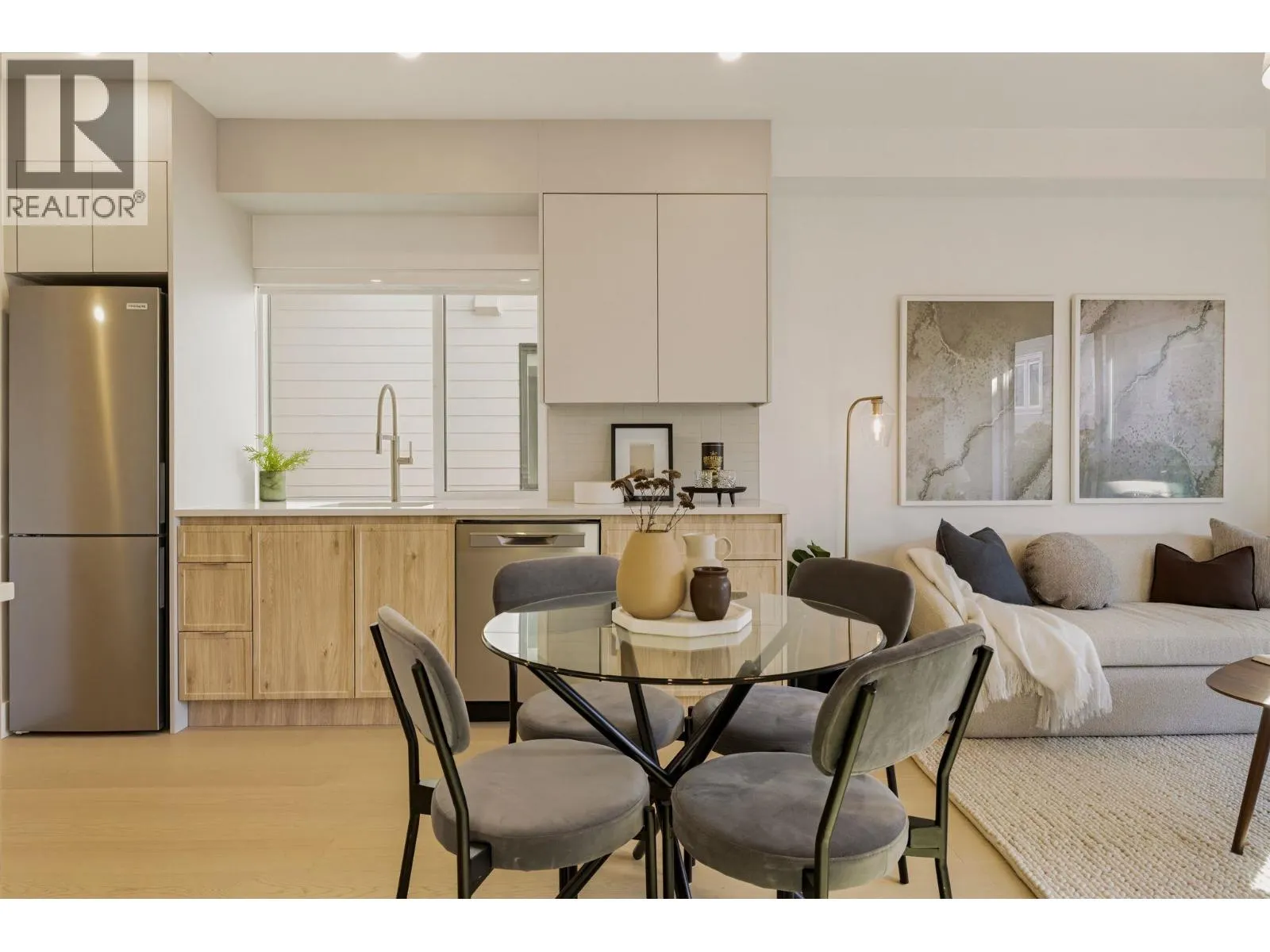 2 328 W 14TH STREET