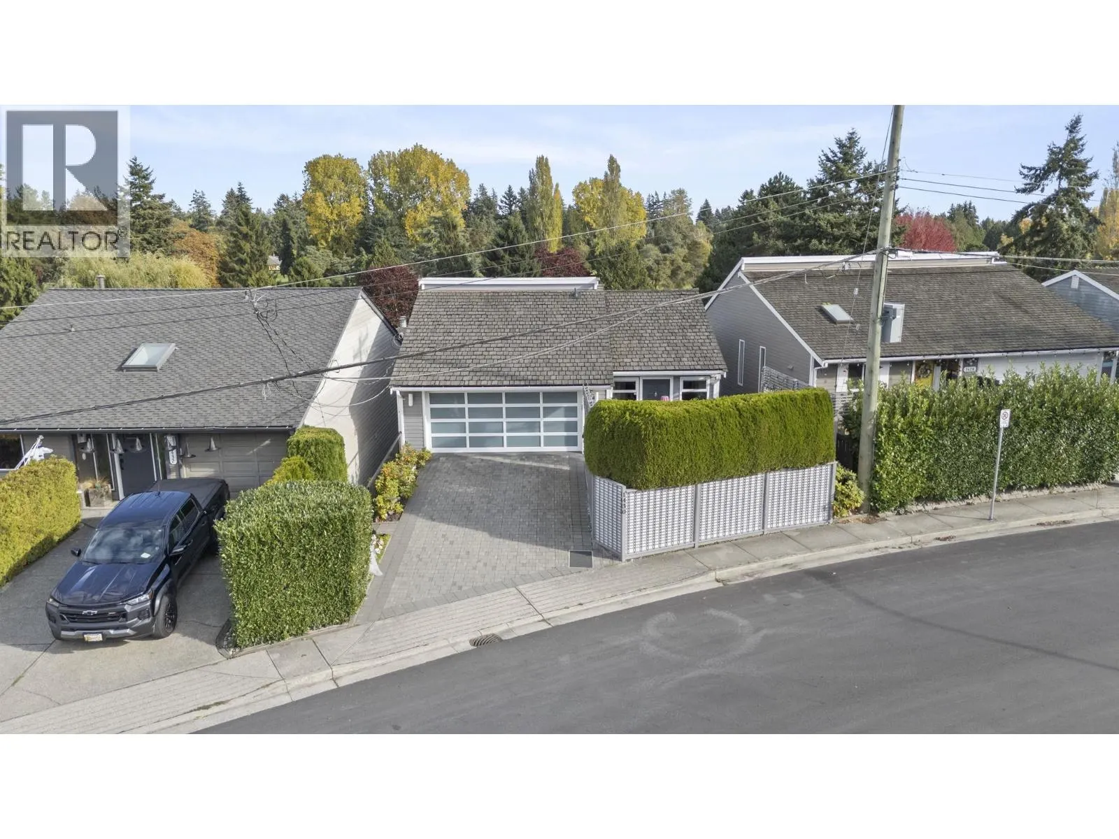 1430 VIEW CRESCENT