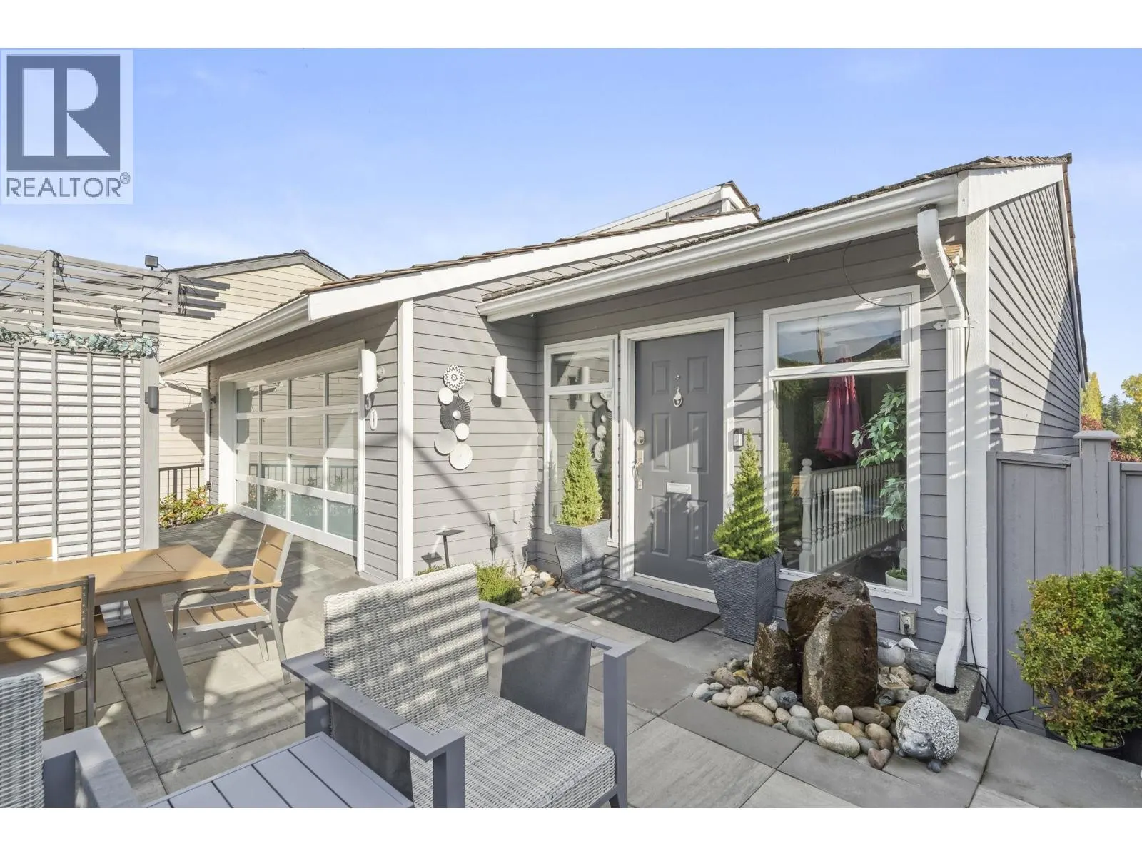 1430 VIEW CRESCENT