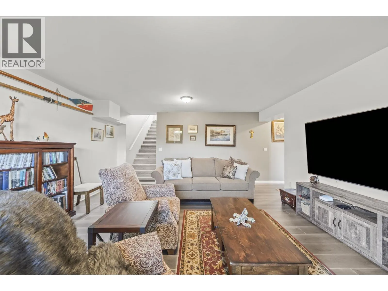1430 VIEW CRESCENT