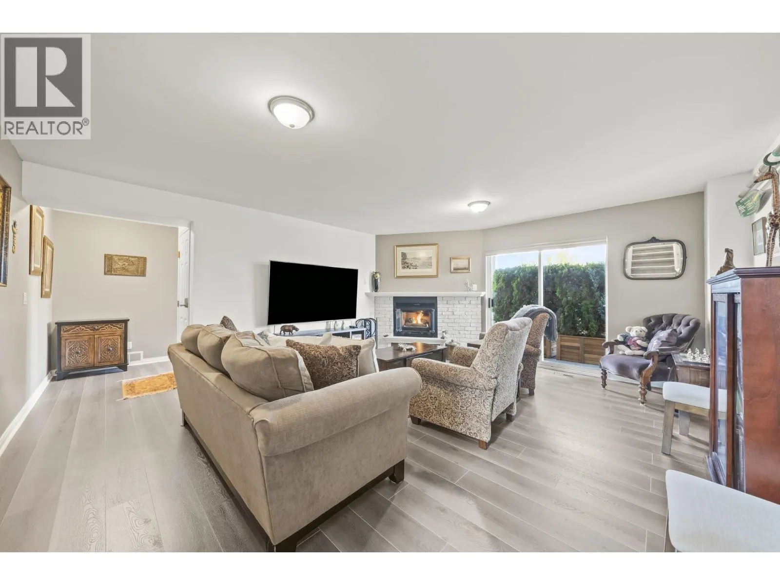 1430 VIEW CRESCENT