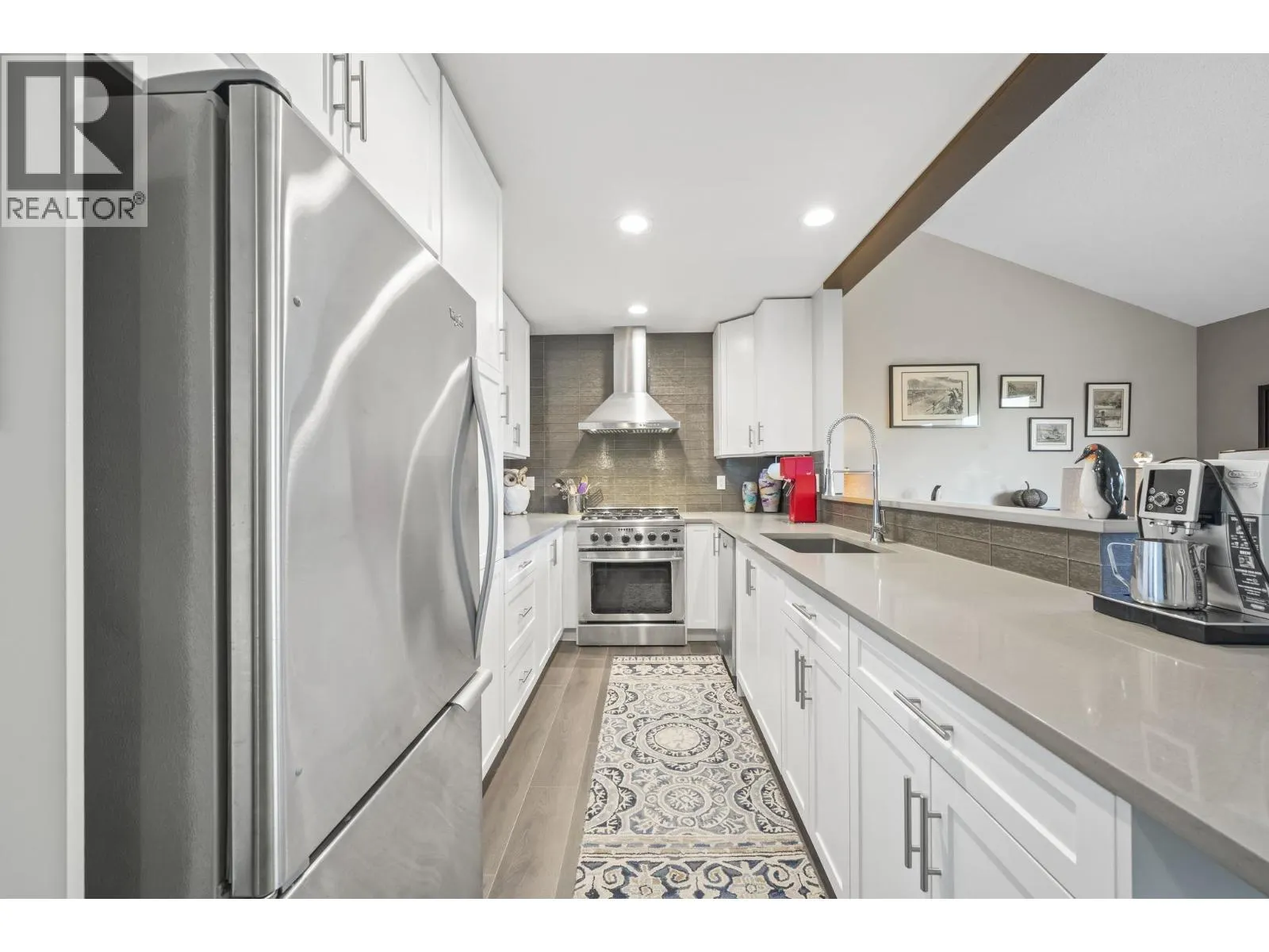 1430 VIEW CRESCENT