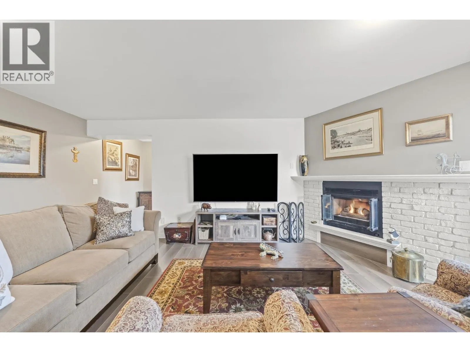 1430 VIEW CRESCENT