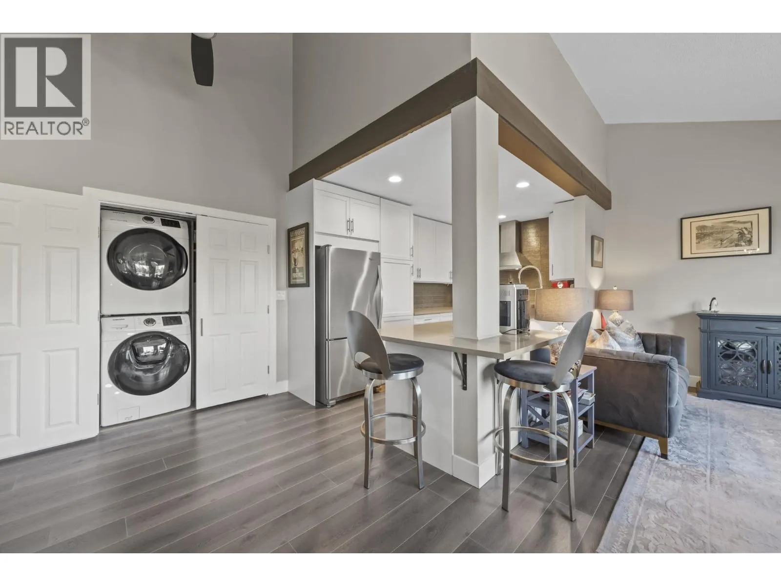 1430 VIEW CRESCENT