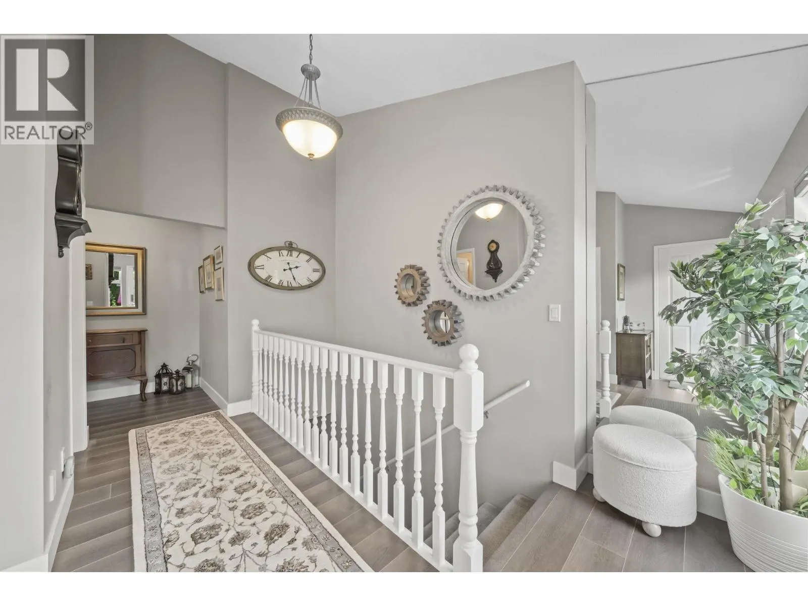 1430 VIEW CRESCENT