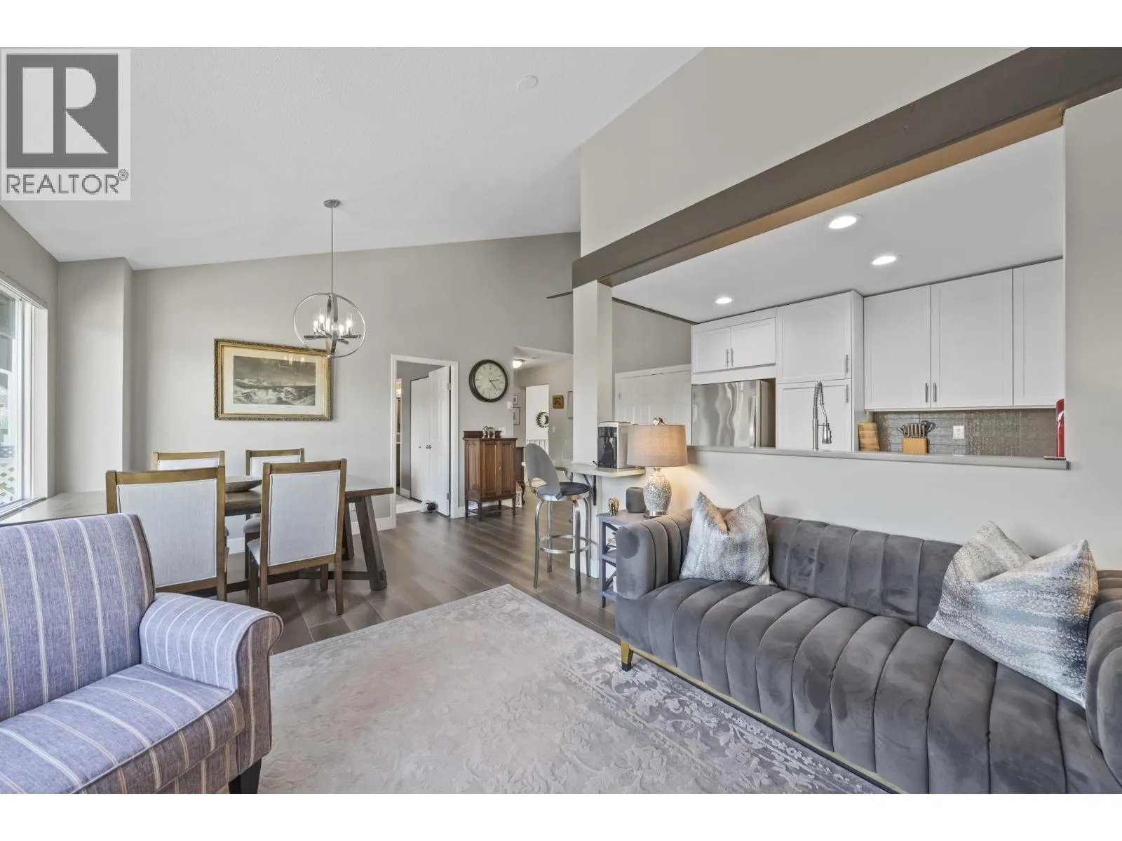 1430 VIEW CRESCENT