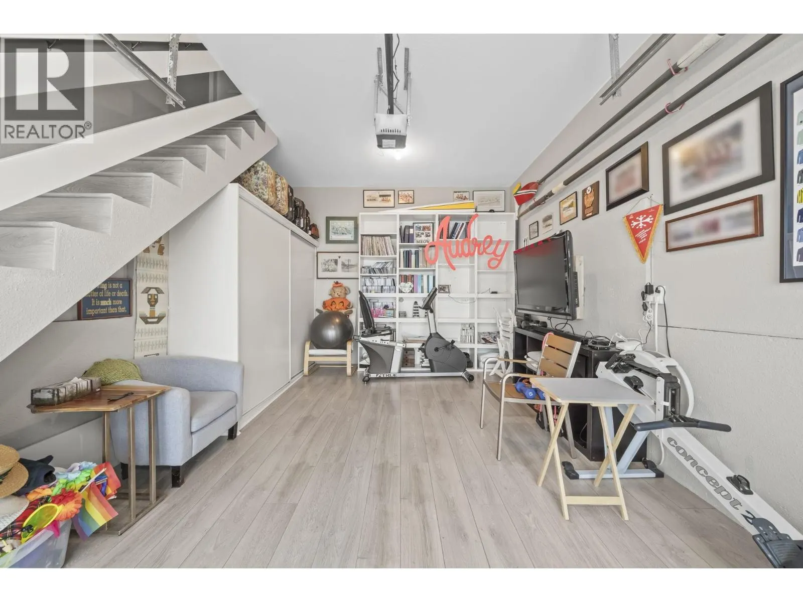1430 VIEW CRESCENT