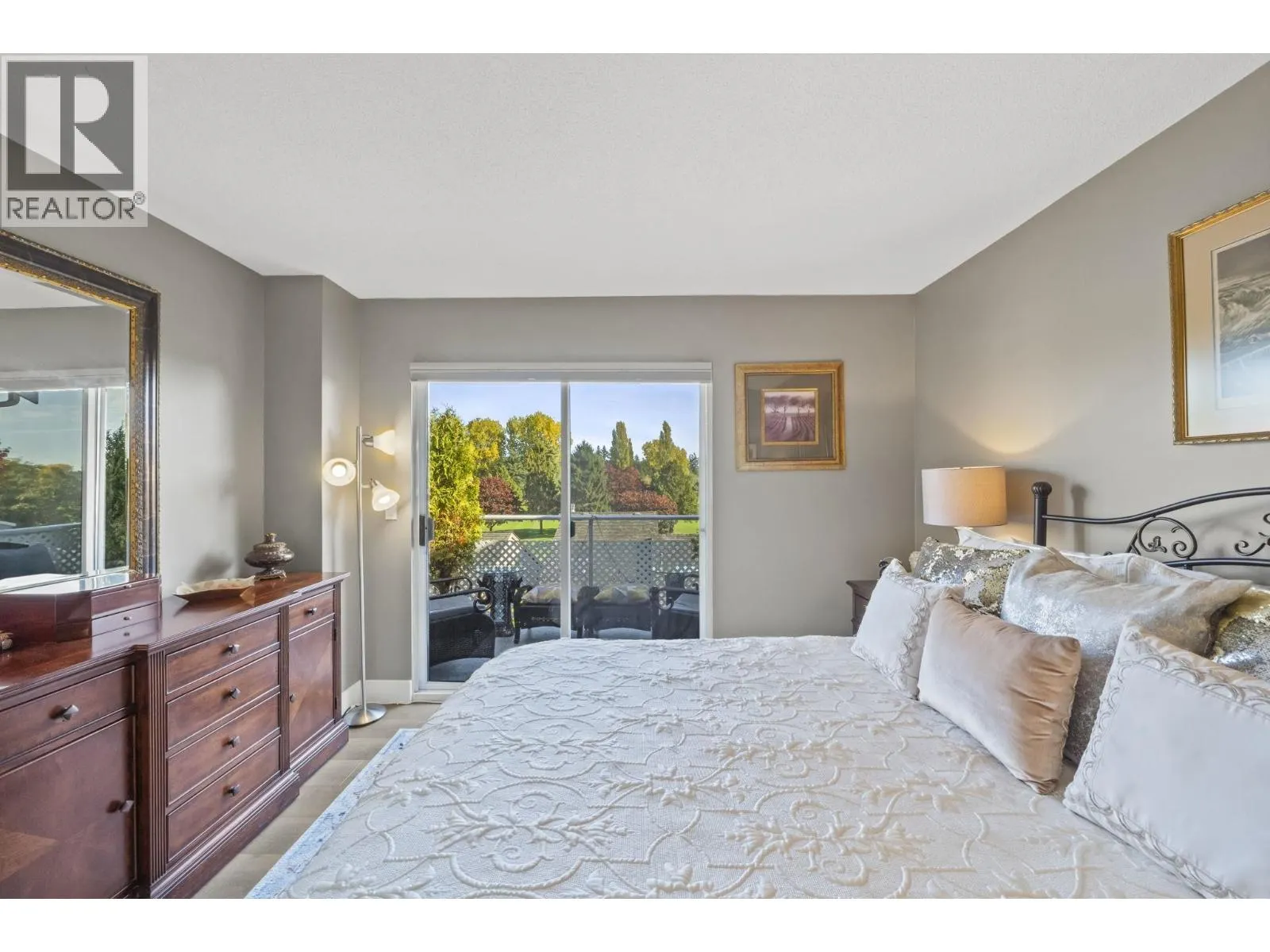 1430 VIEW CRESCENT