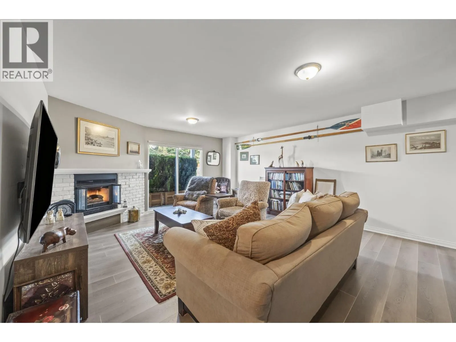 1430 VIEW CRESCENT