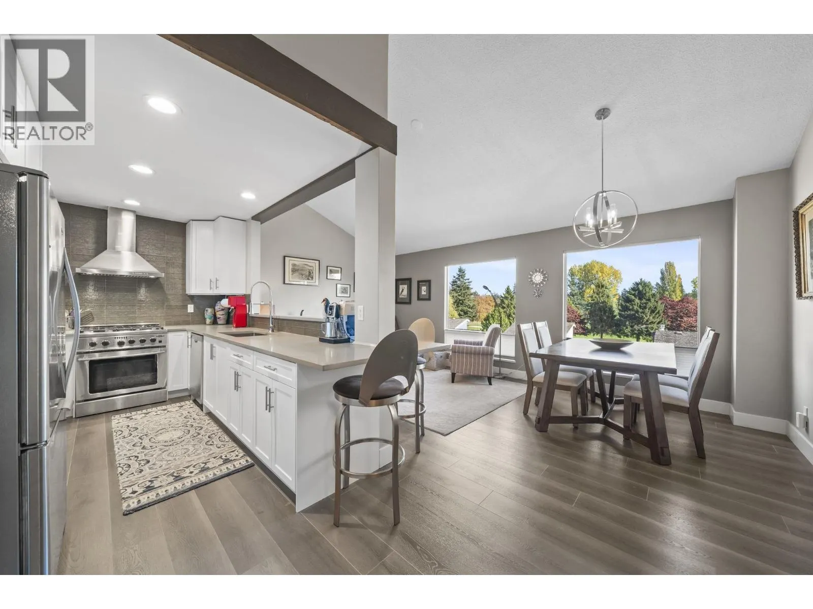 1430 VIEW CRESCENT