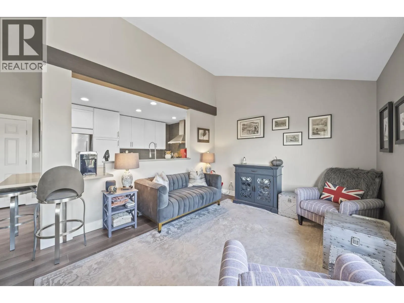 1430 VIEW CRESCENT