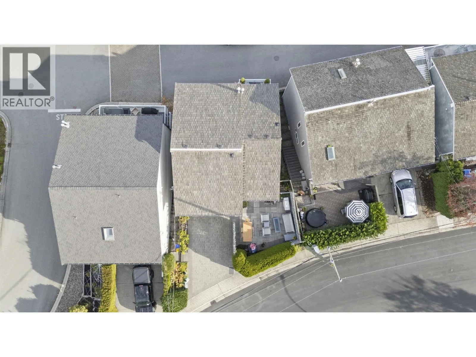 1430 VIEW CRESCENT
