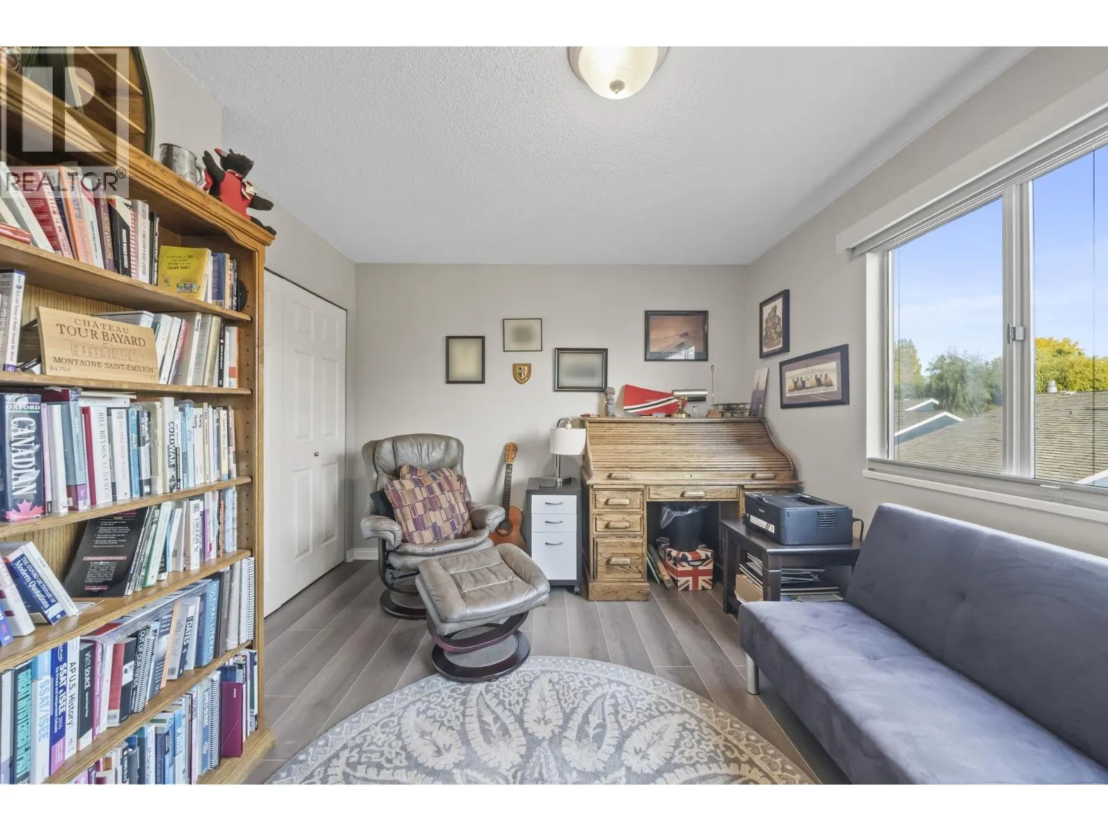 1430 VIEW CRESCENT