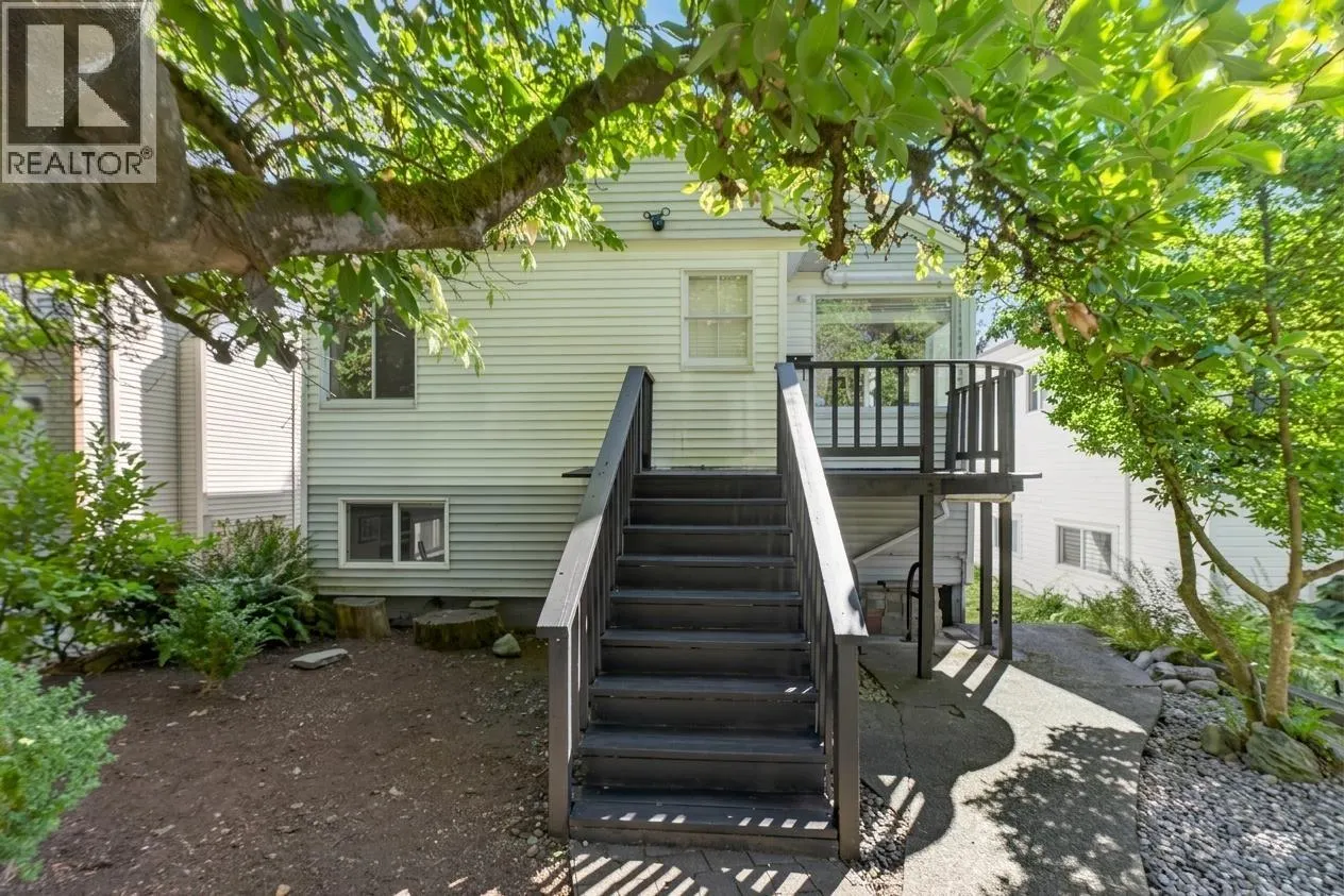 2218 E 11TH AVENUE