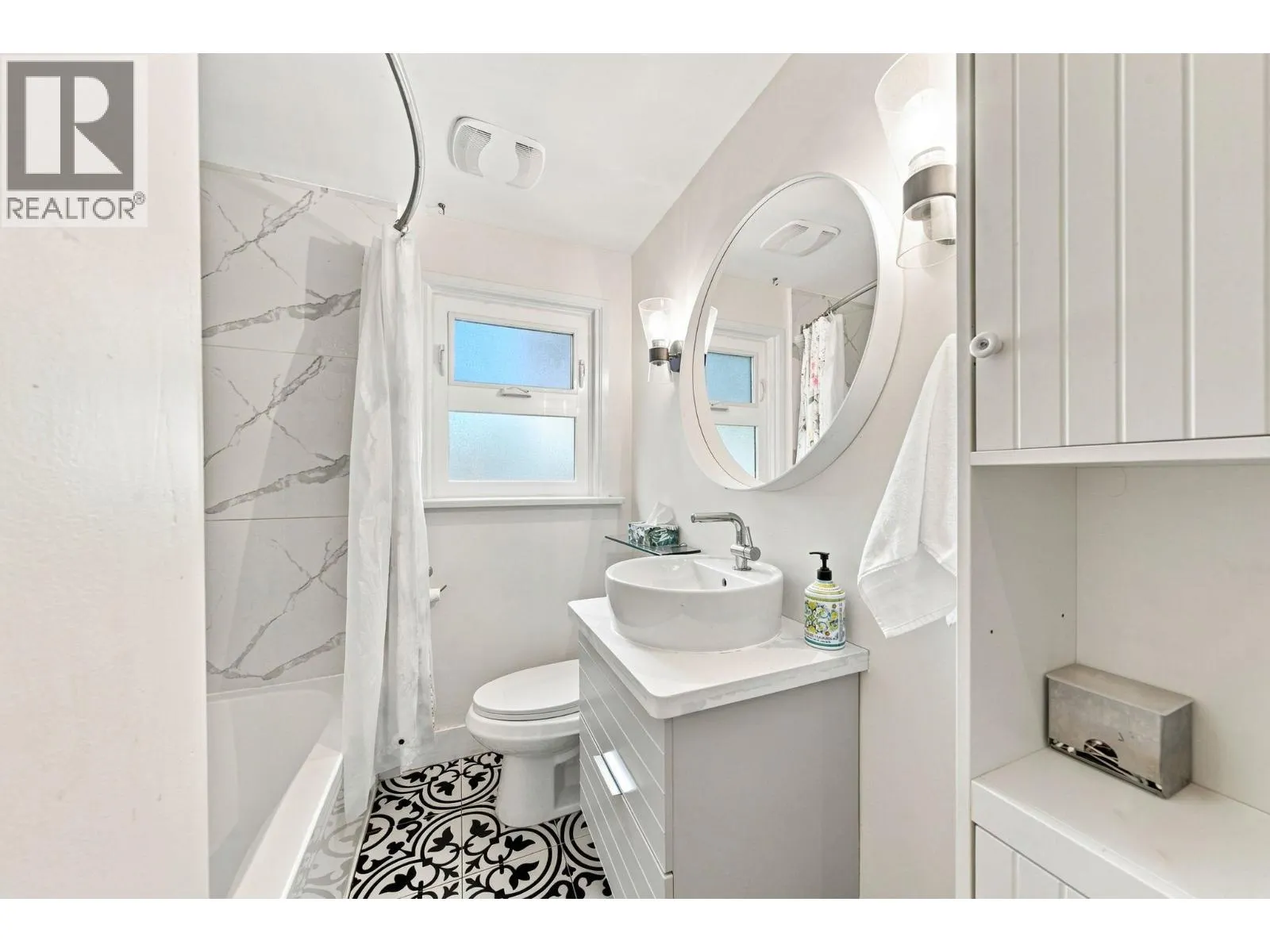 300 E 25TH STREET