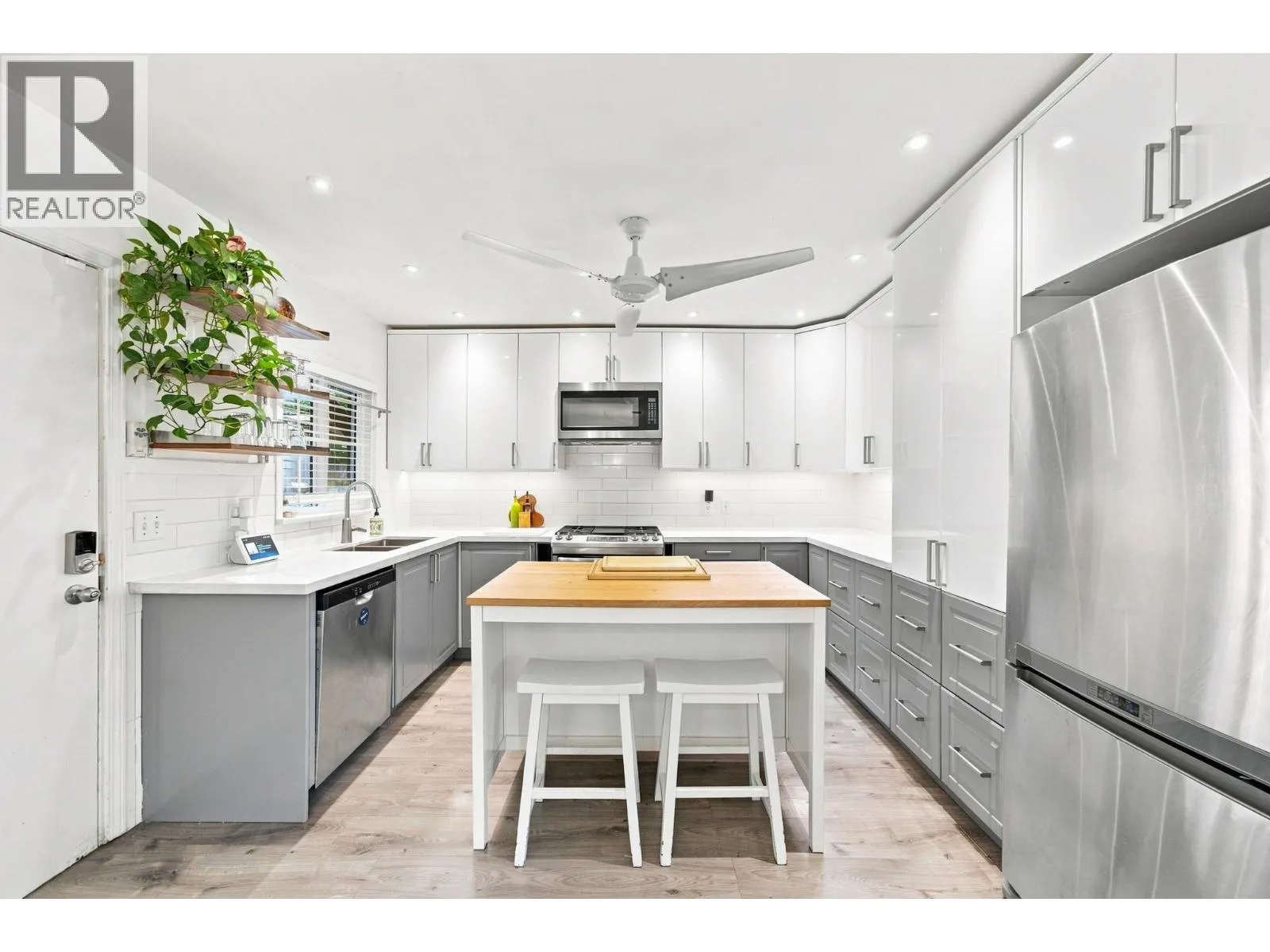 300 E 25TH STREET
