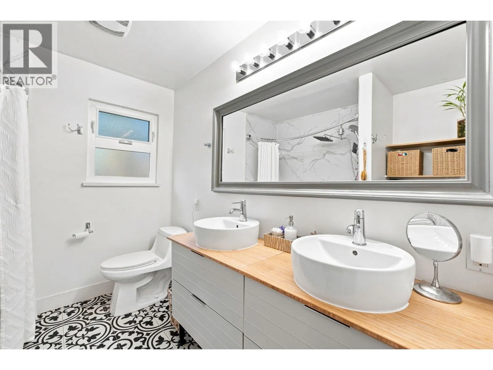 300 E 25TH STREET