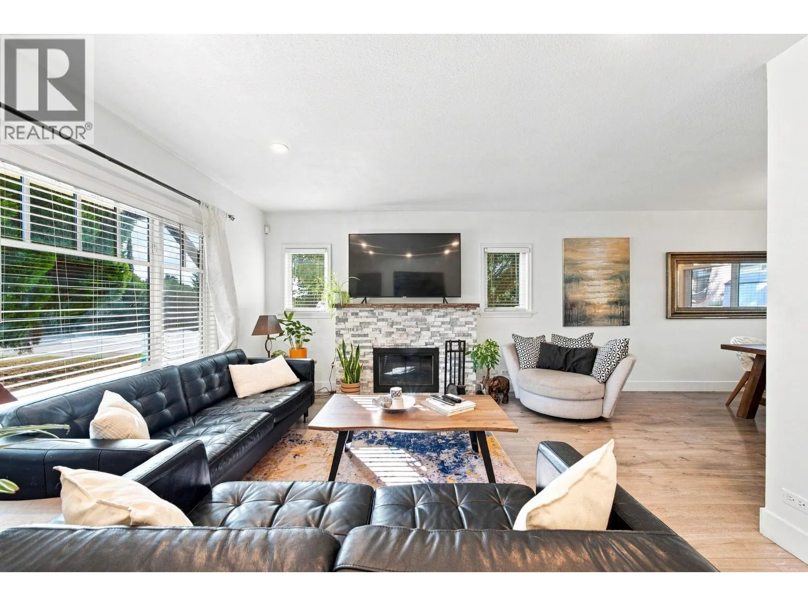 300 E 25TH STREET