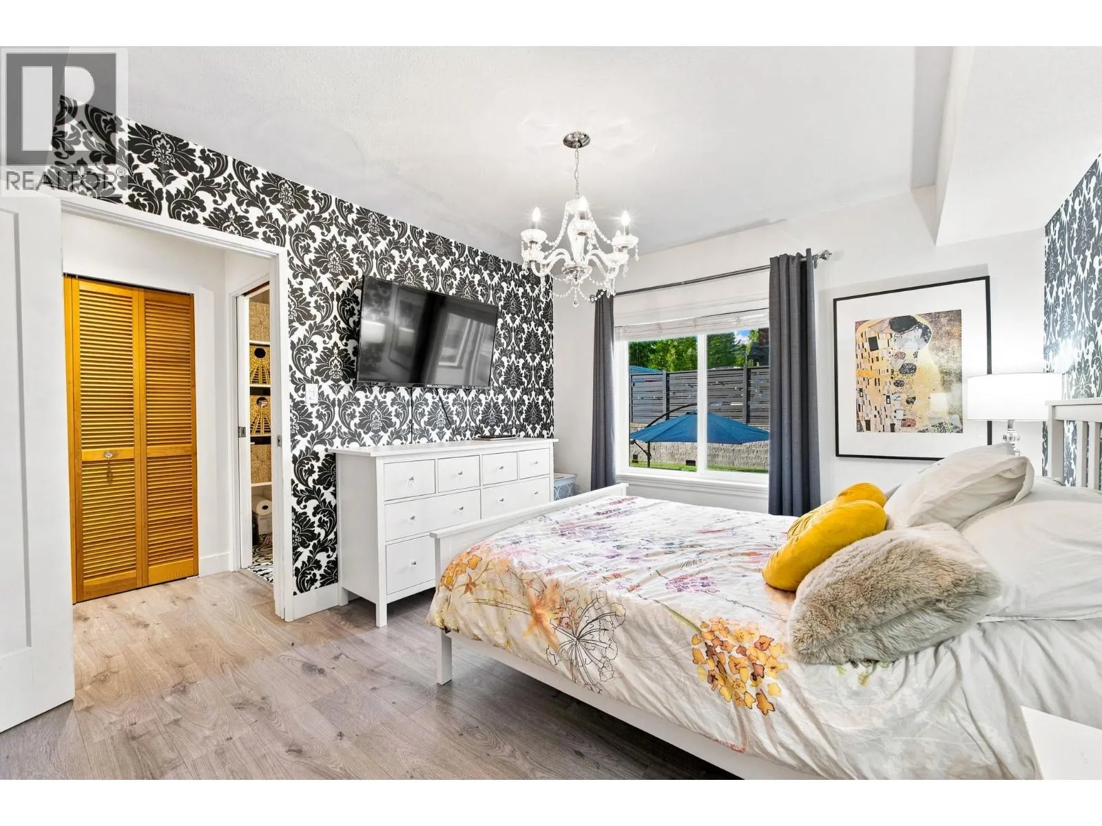 300 E 25TH STREET