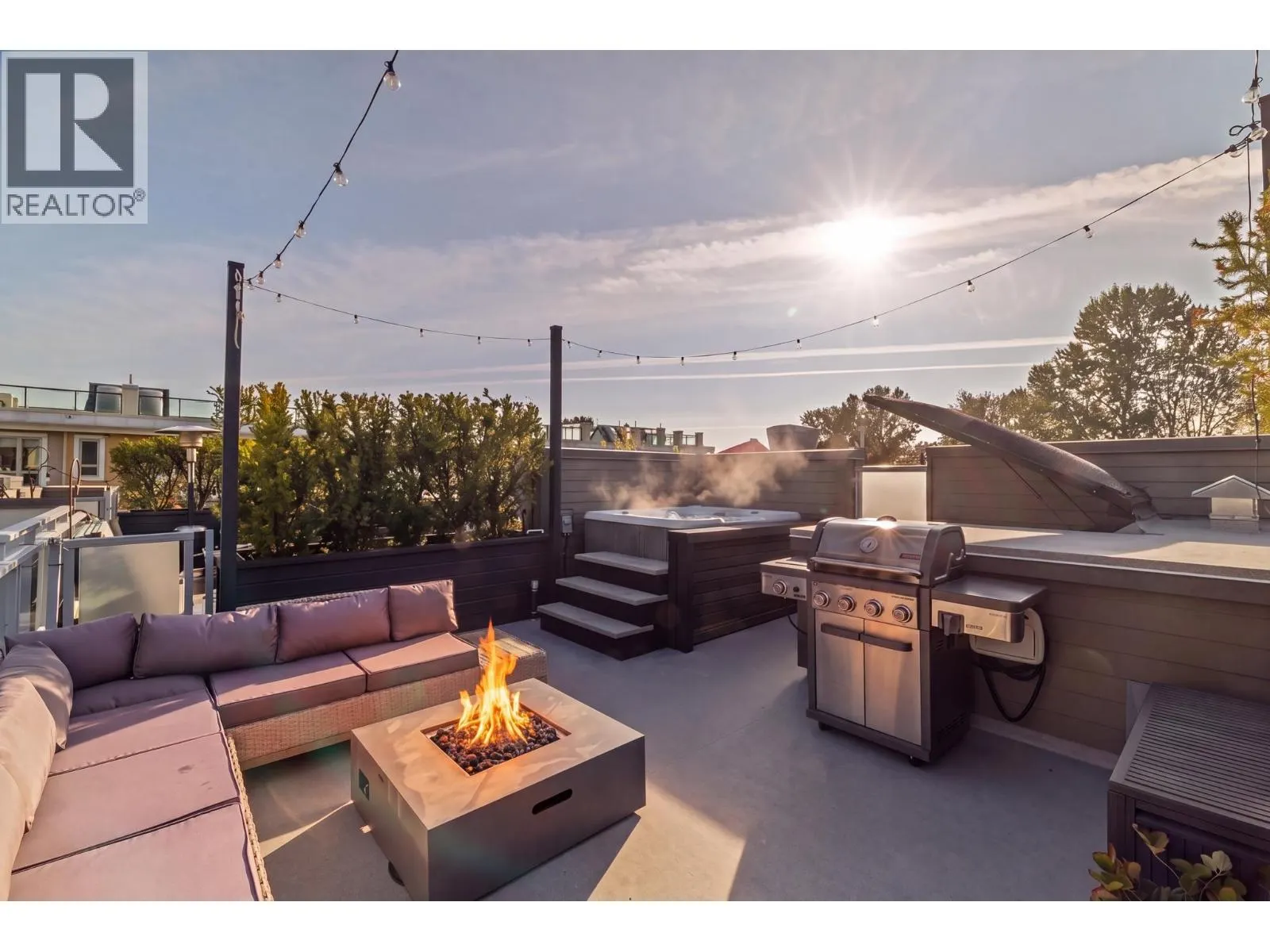 234 735 W 15TH STREET