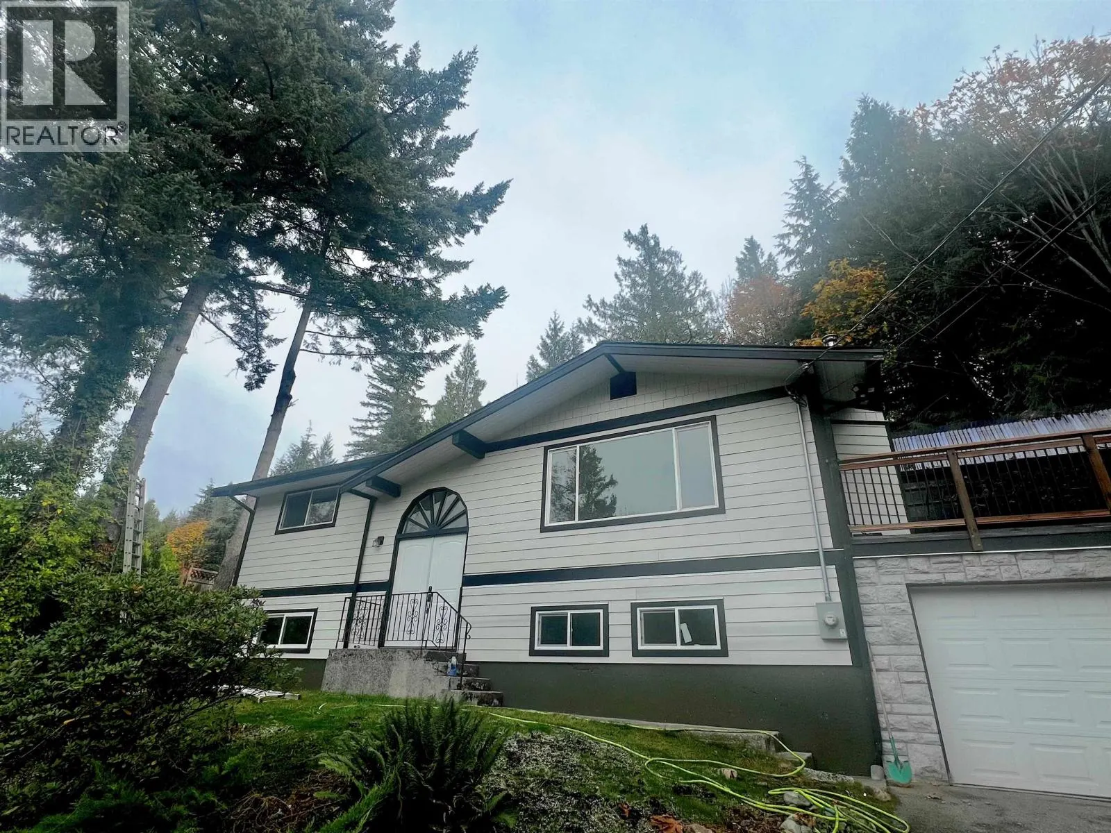 2258 SKYLINE DRIVE
