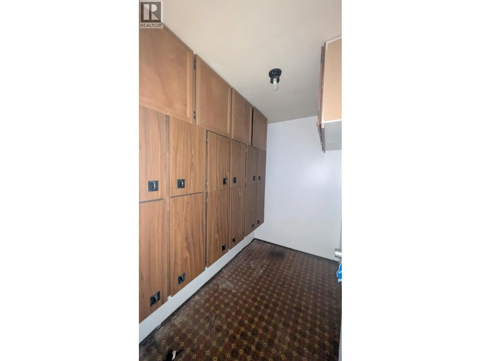 319 4288 15TH AVENUE