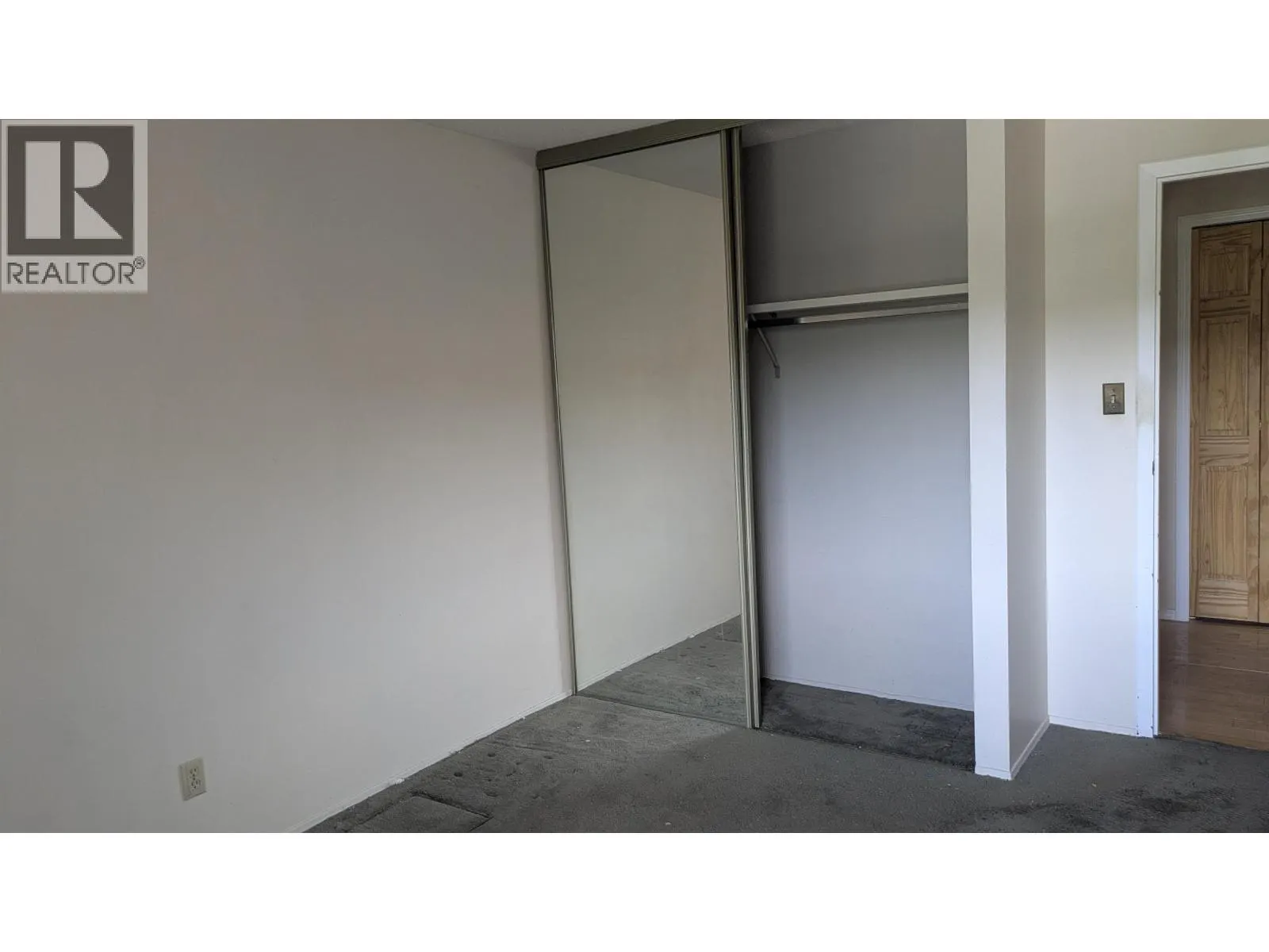 319 4288 15TH AVENUE