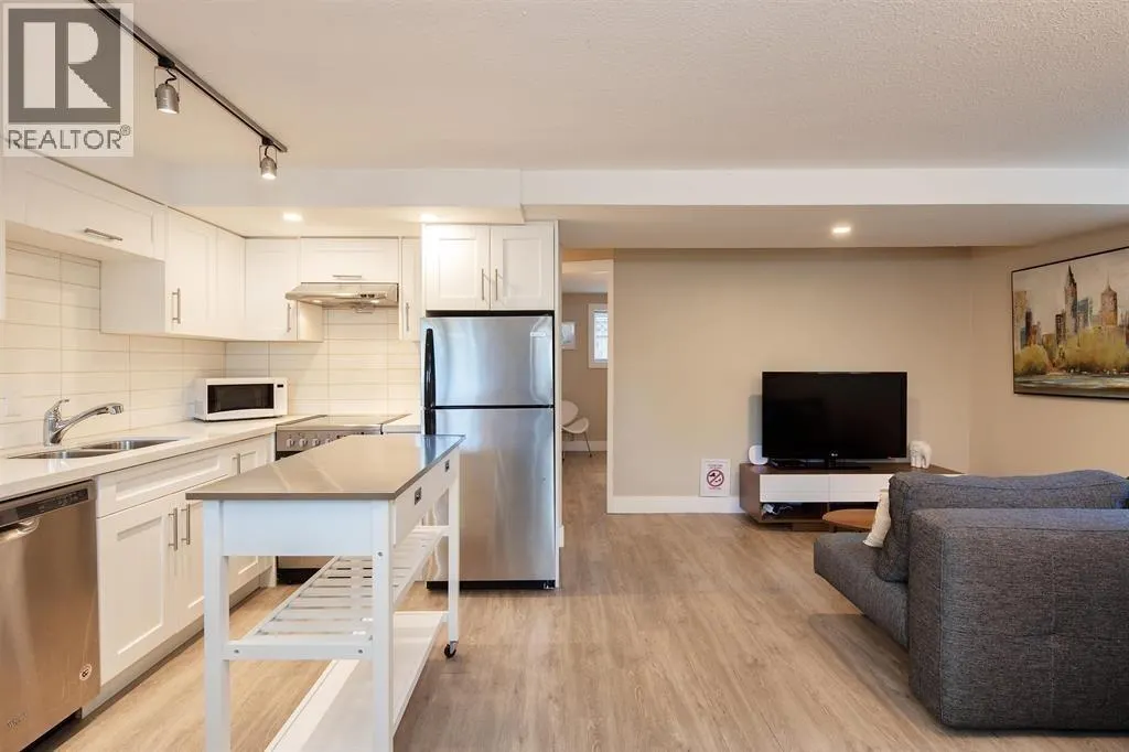 195 W 12 AVENUE