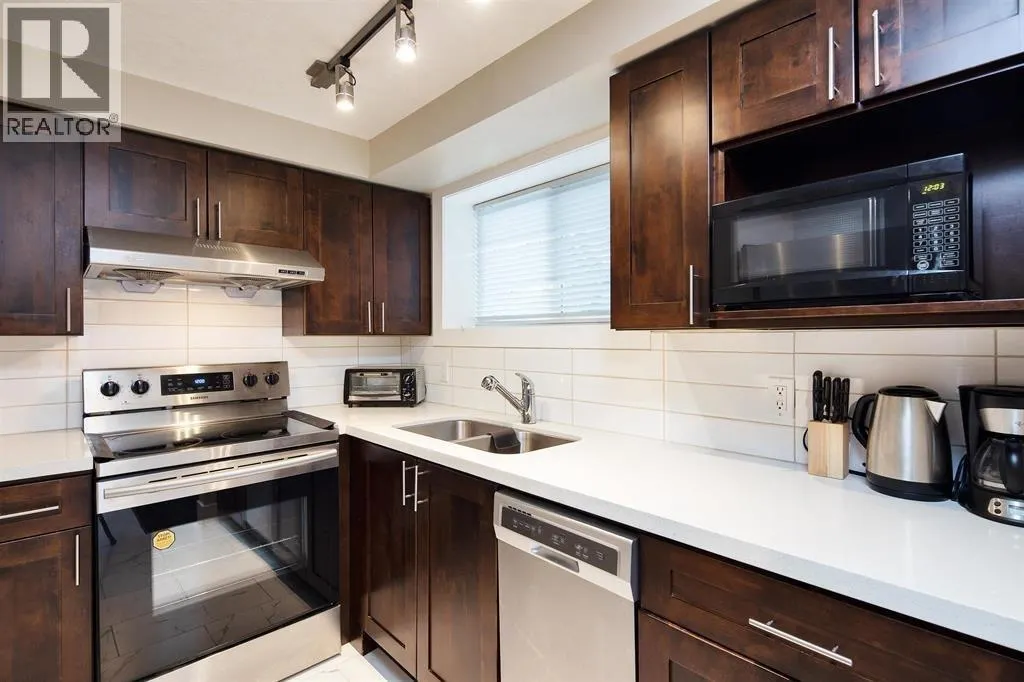 195 W 12 AVENUE