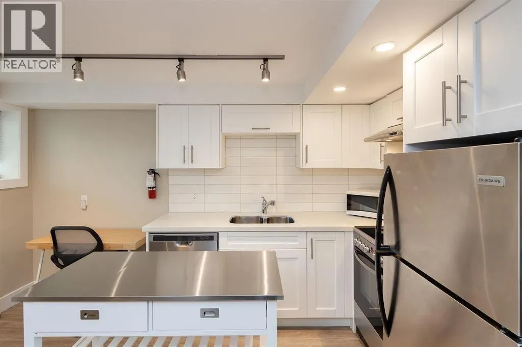 195 W 12 AVENUE