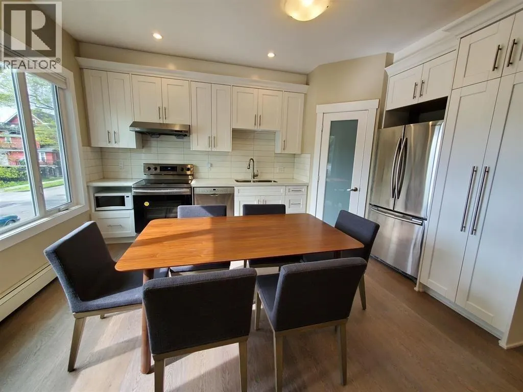 195 W 12 AVENUE