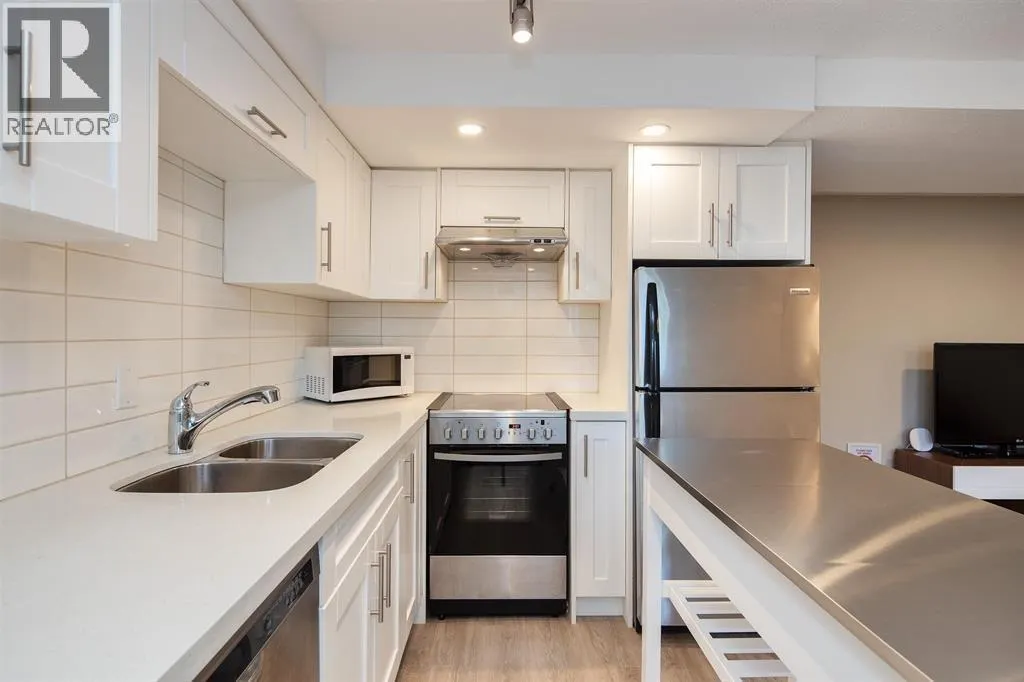 195 W 12 AVENUE