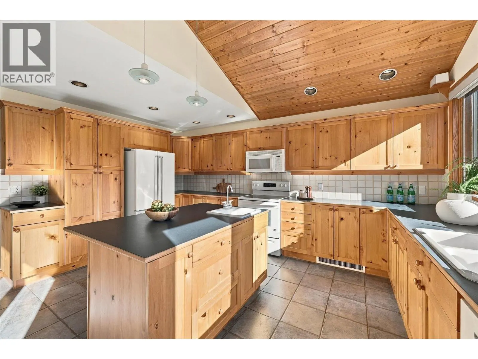 9282 EMERALD DRIVE