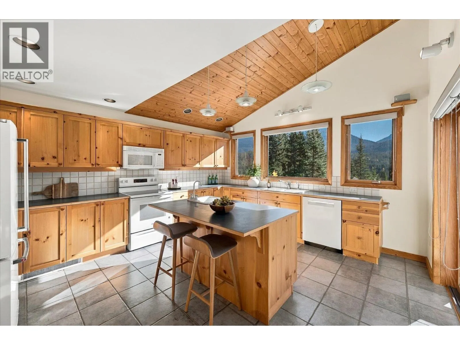 9282 EMERALD DRIVE