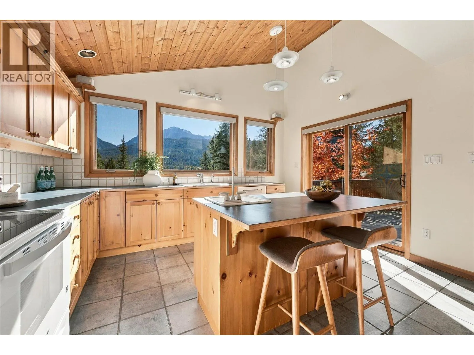 9282 EMERALD DRIVE