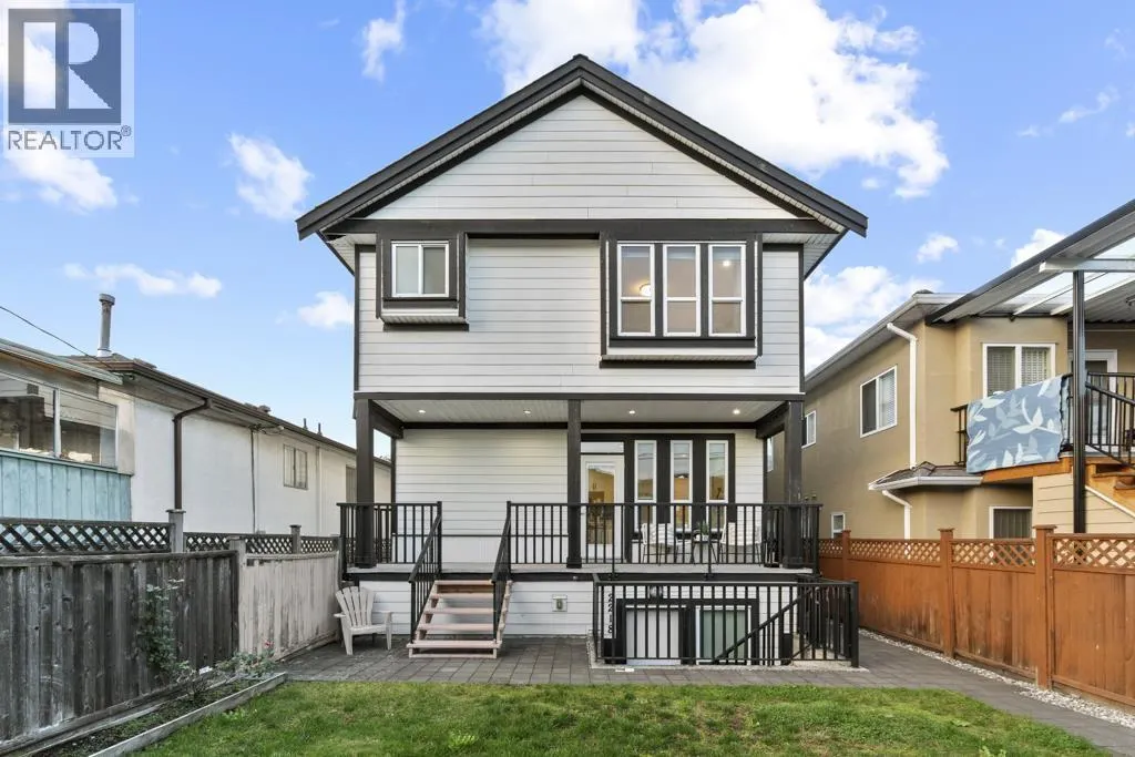 2216 MANNERING AVENUE