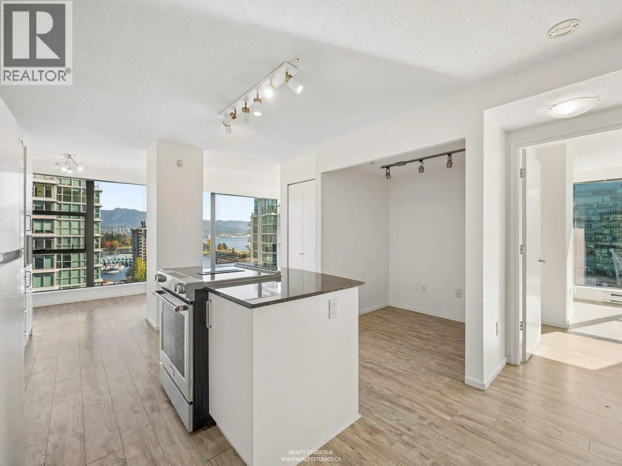 1807 1723 ALBERNI STREET