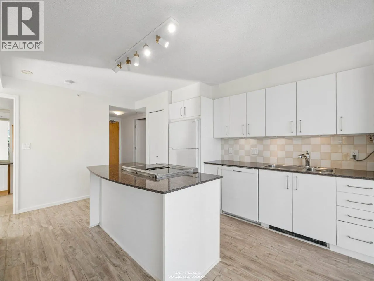 1807 1723 ALBERNI STREET