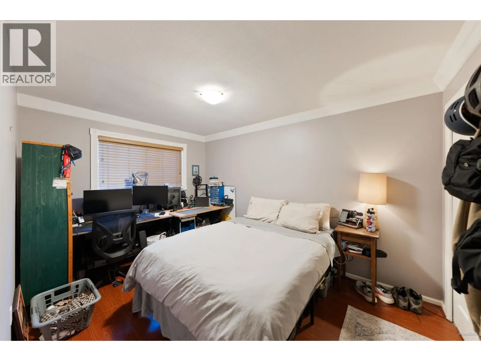 195 W 17TH AVENUE