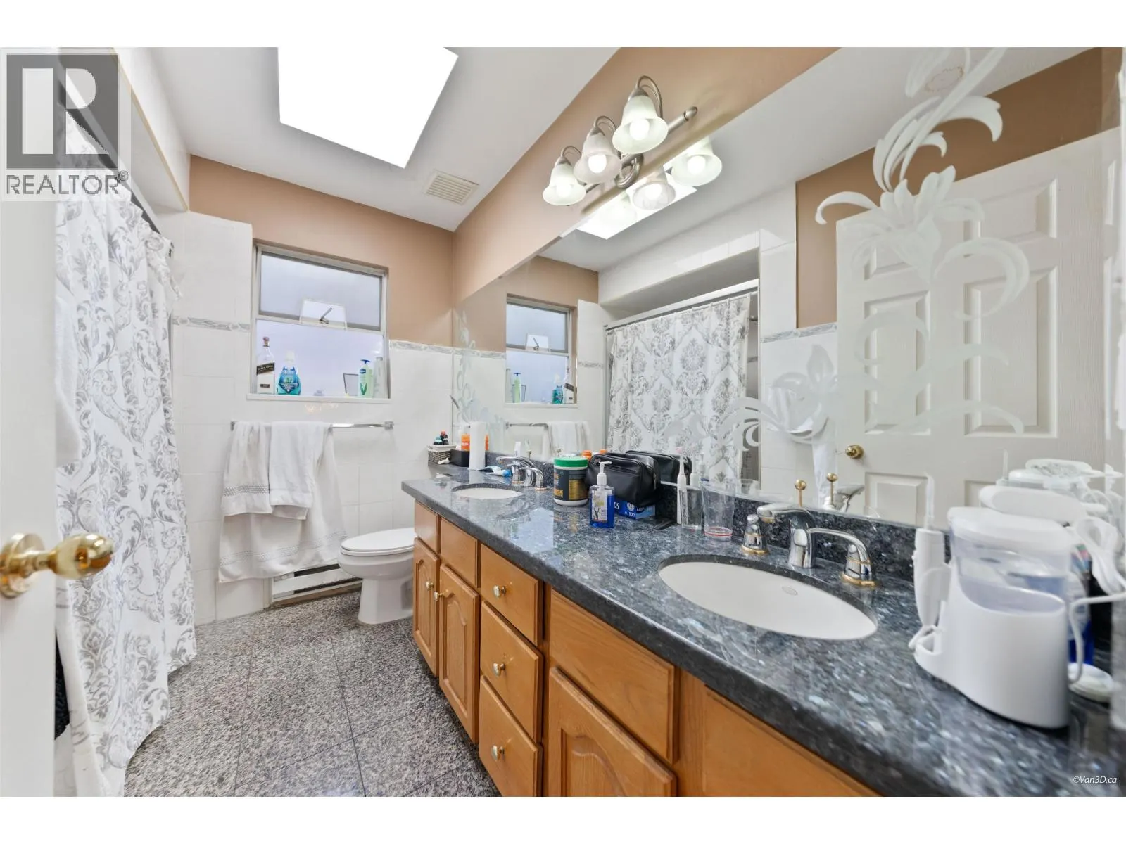 195 W 17TH AVENUE