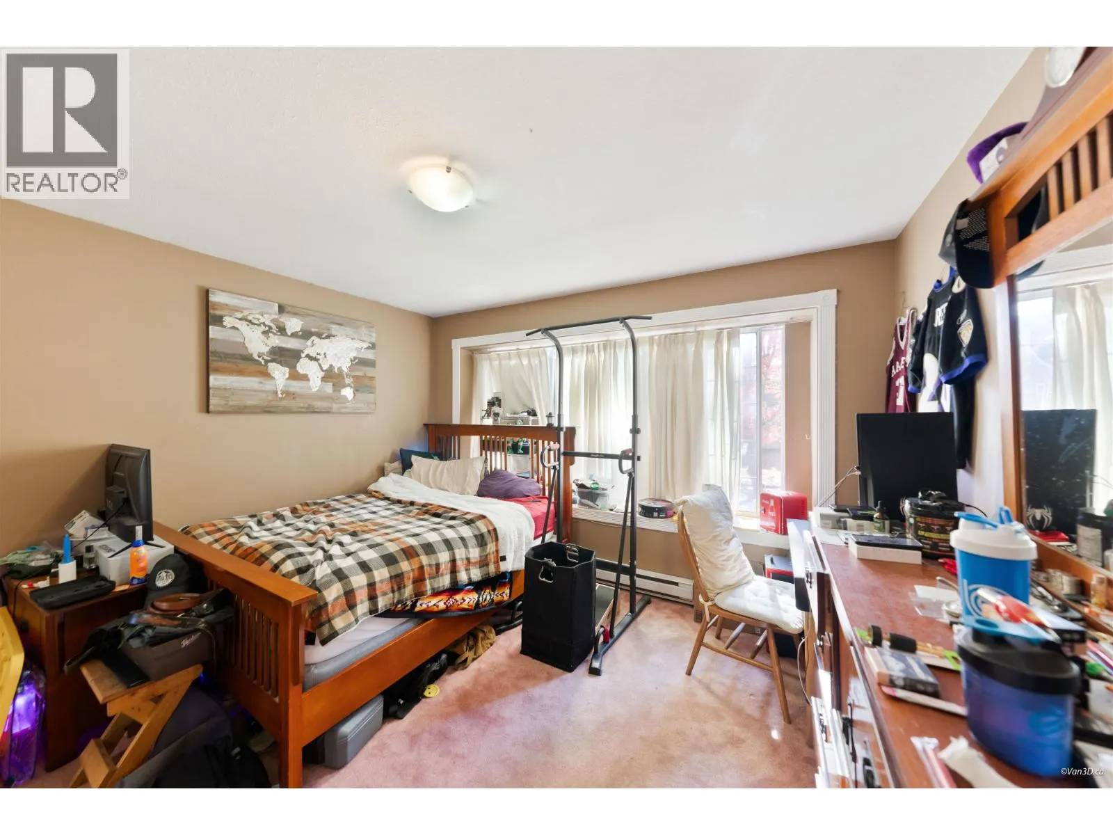 195 W 17TH AVENUE