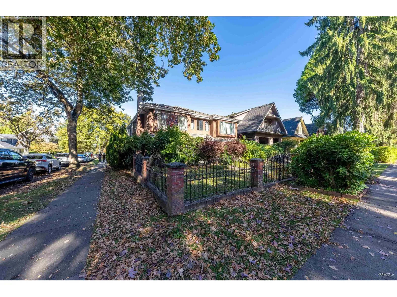 195 W 17TH AVENUE