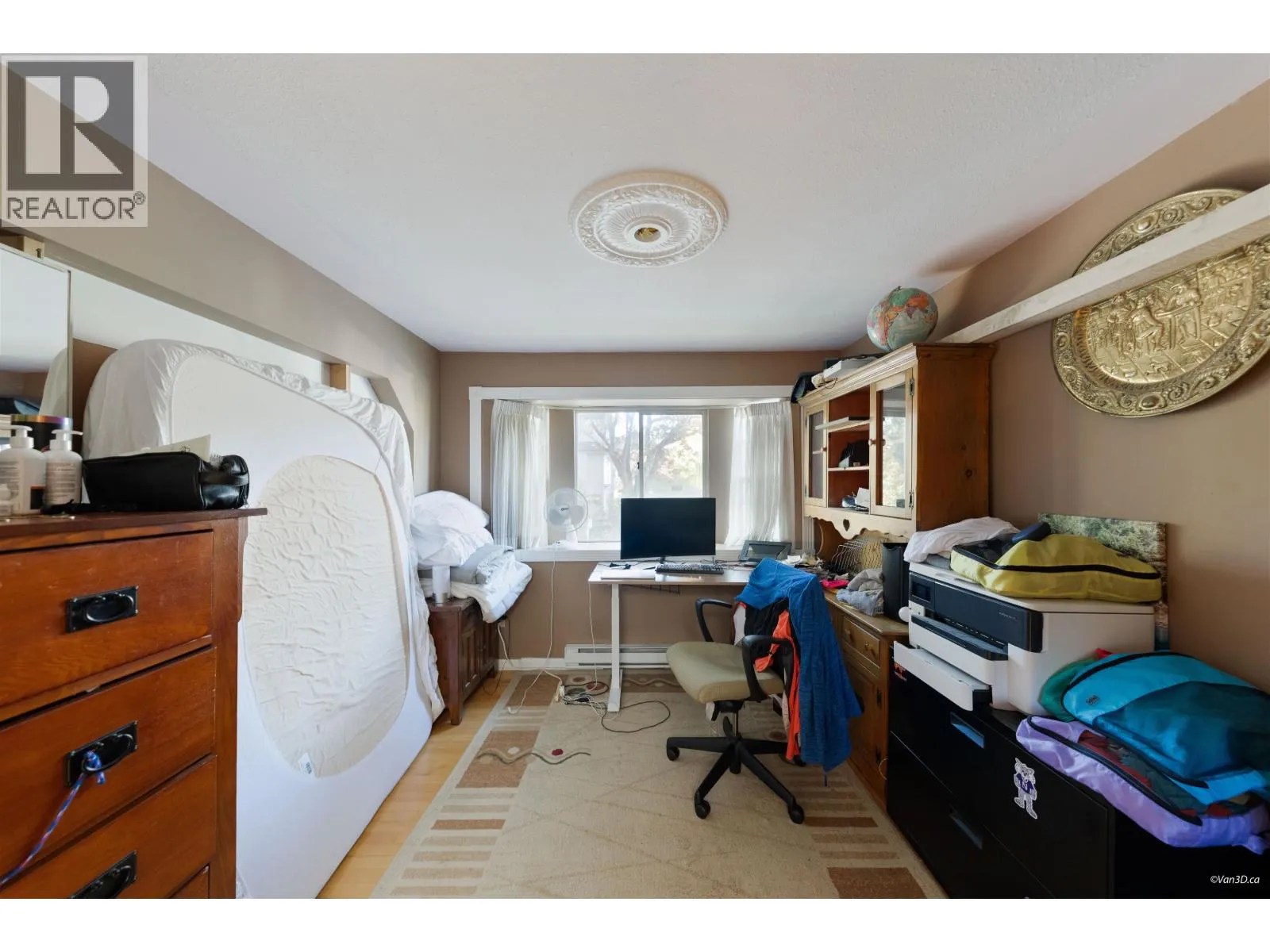 195 W 17TH AVENUE