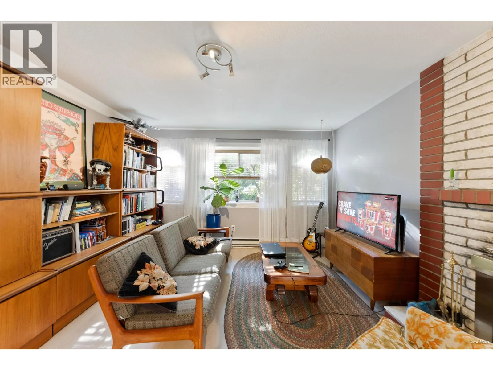 195 W 17TH AVENUE
