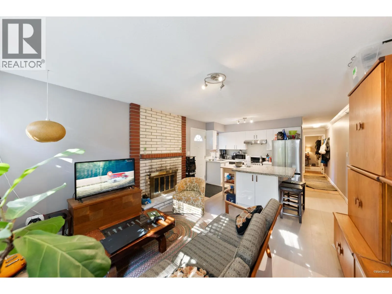 195 W 17TH AVENUE