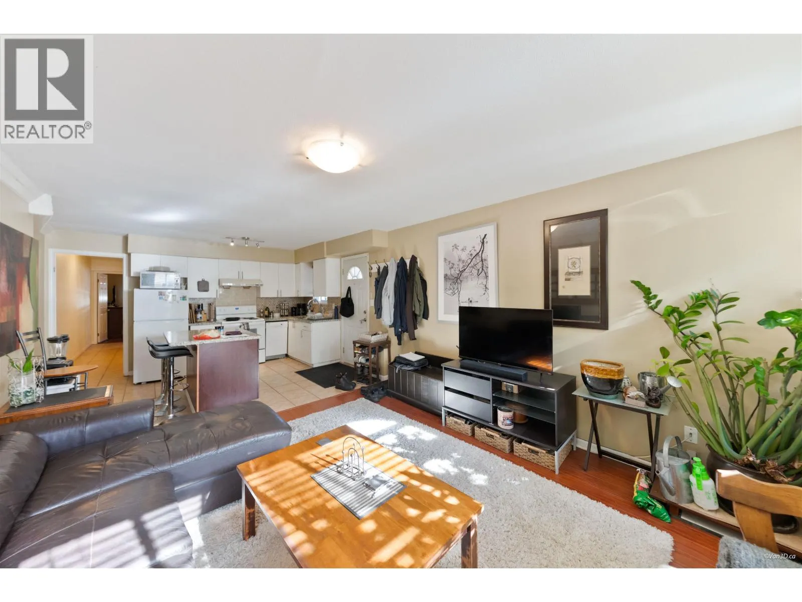 195 W 17TH AVENUE