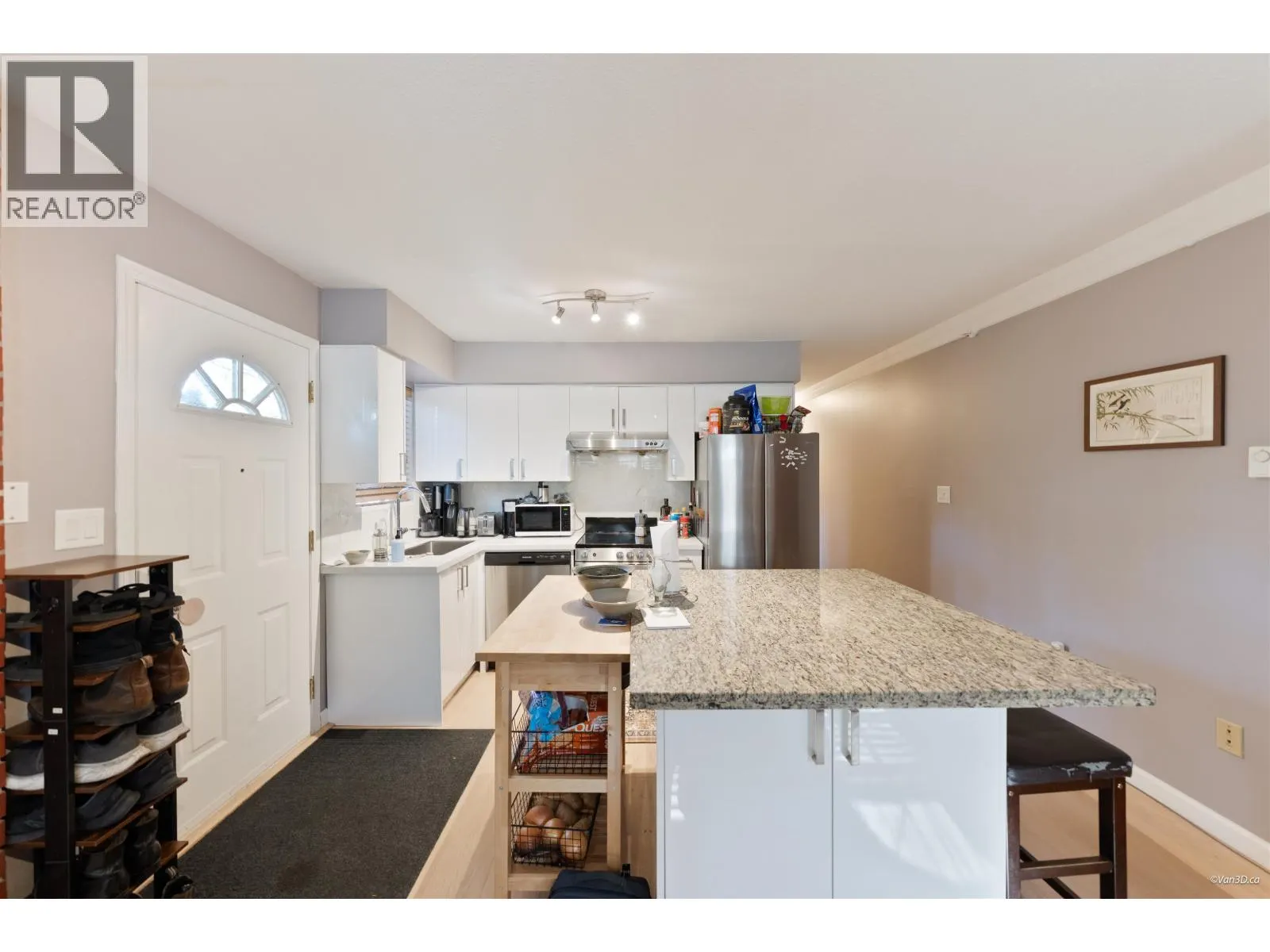 195 W 17TH AVENUE