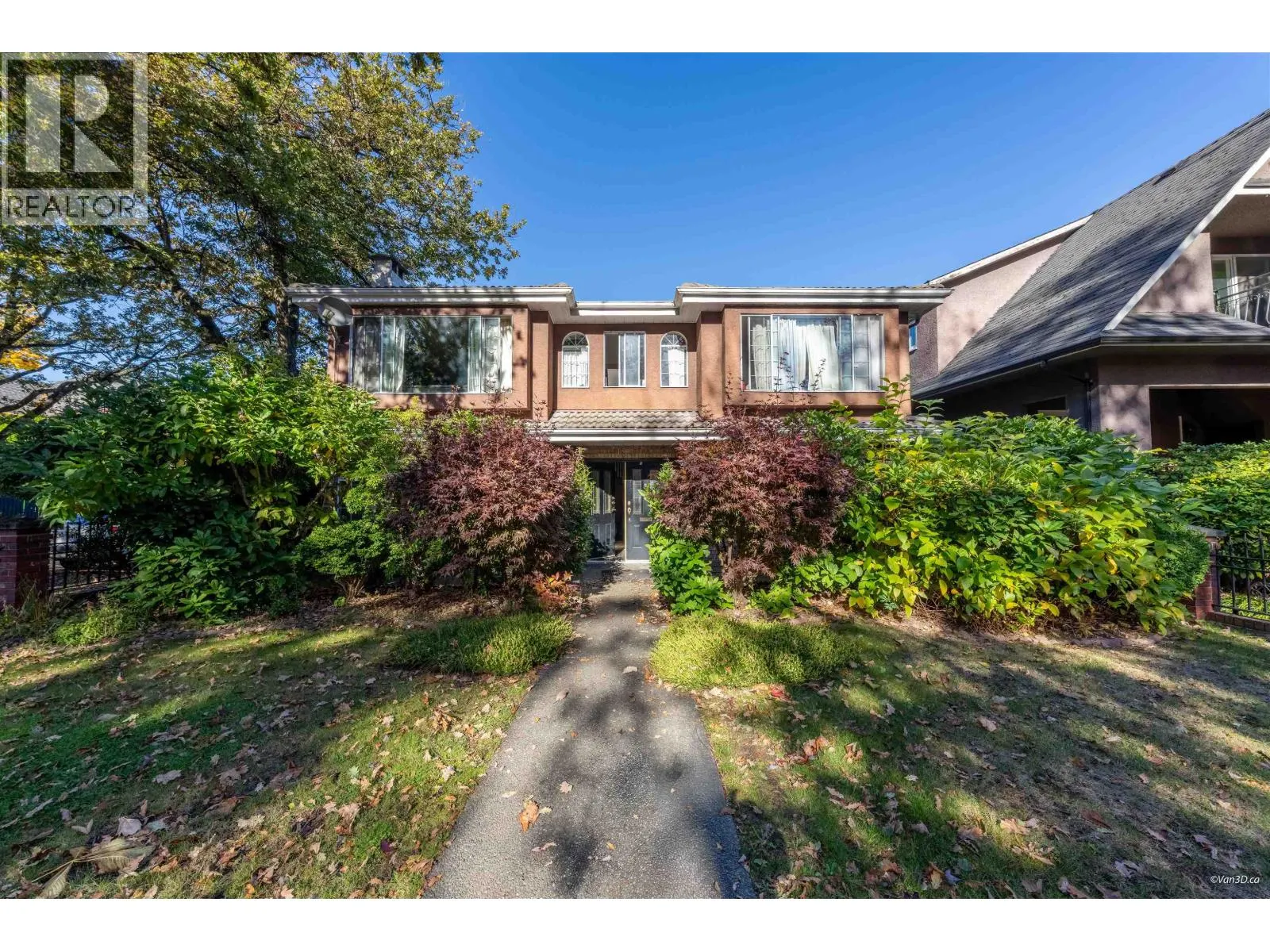 195 W 17TH AVENUE