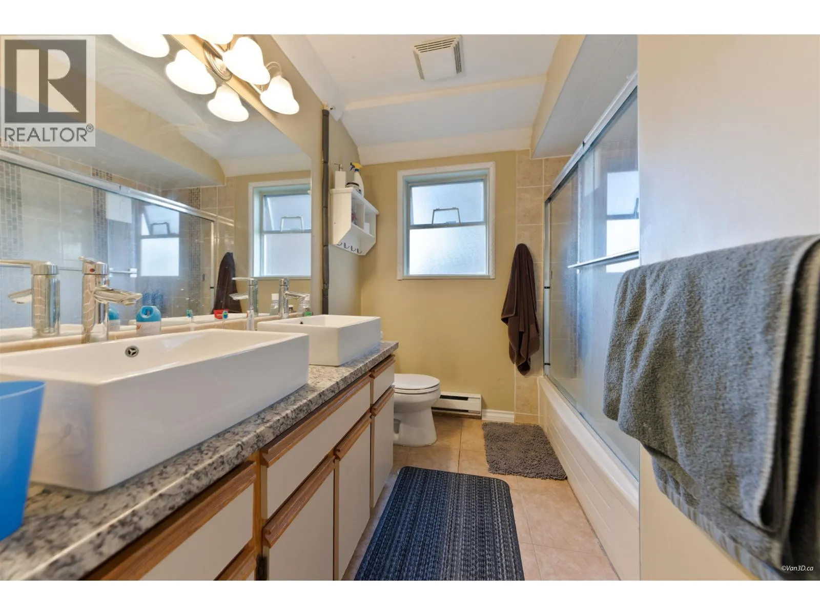195 W 17TH AVENUE