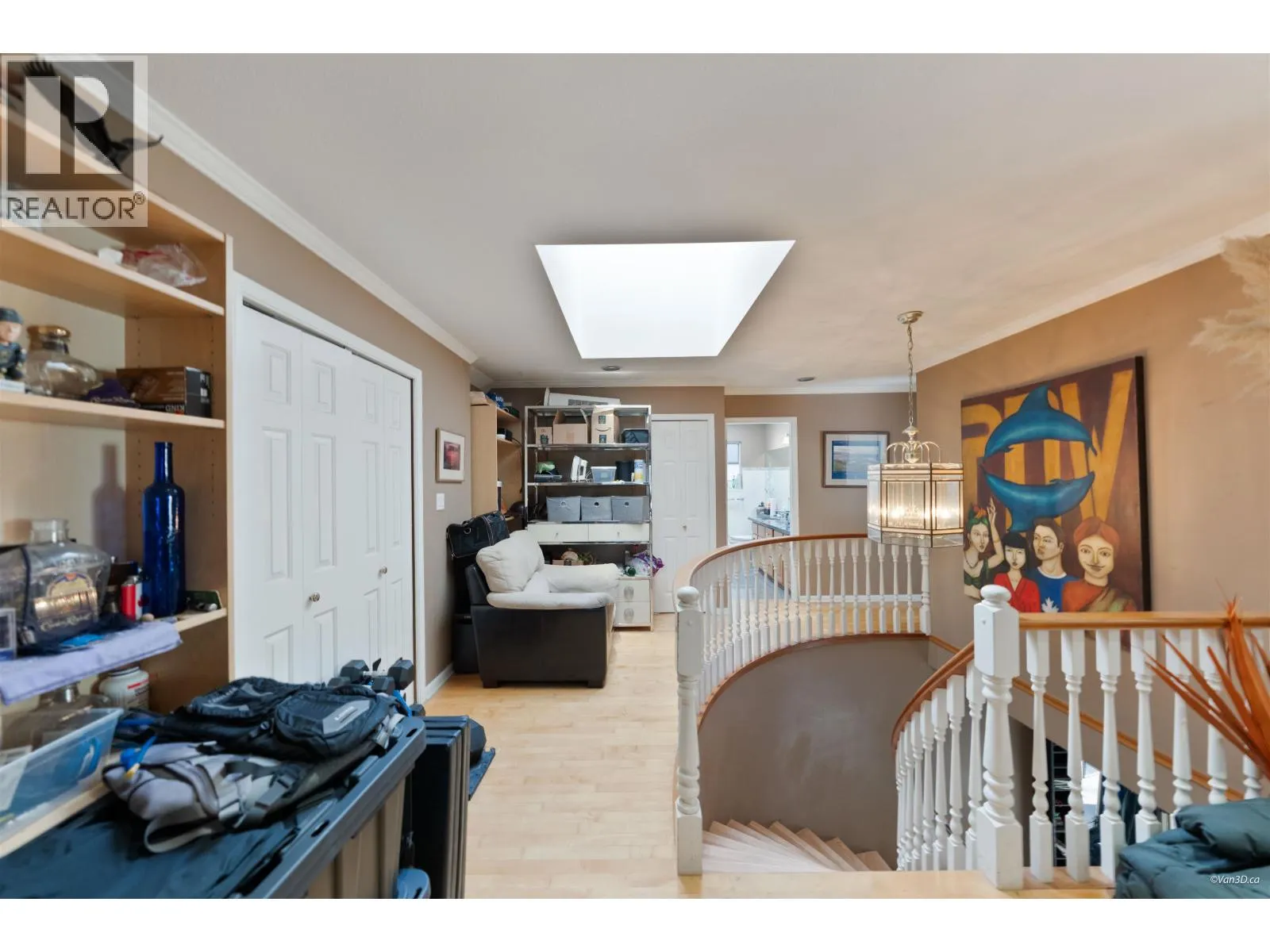 195 W 17TH AVENUE
